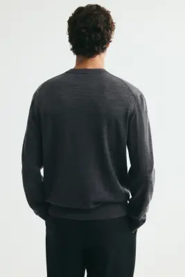 Pull Regular Fit en laine mérinos - Gris foncé chiné — photo 3