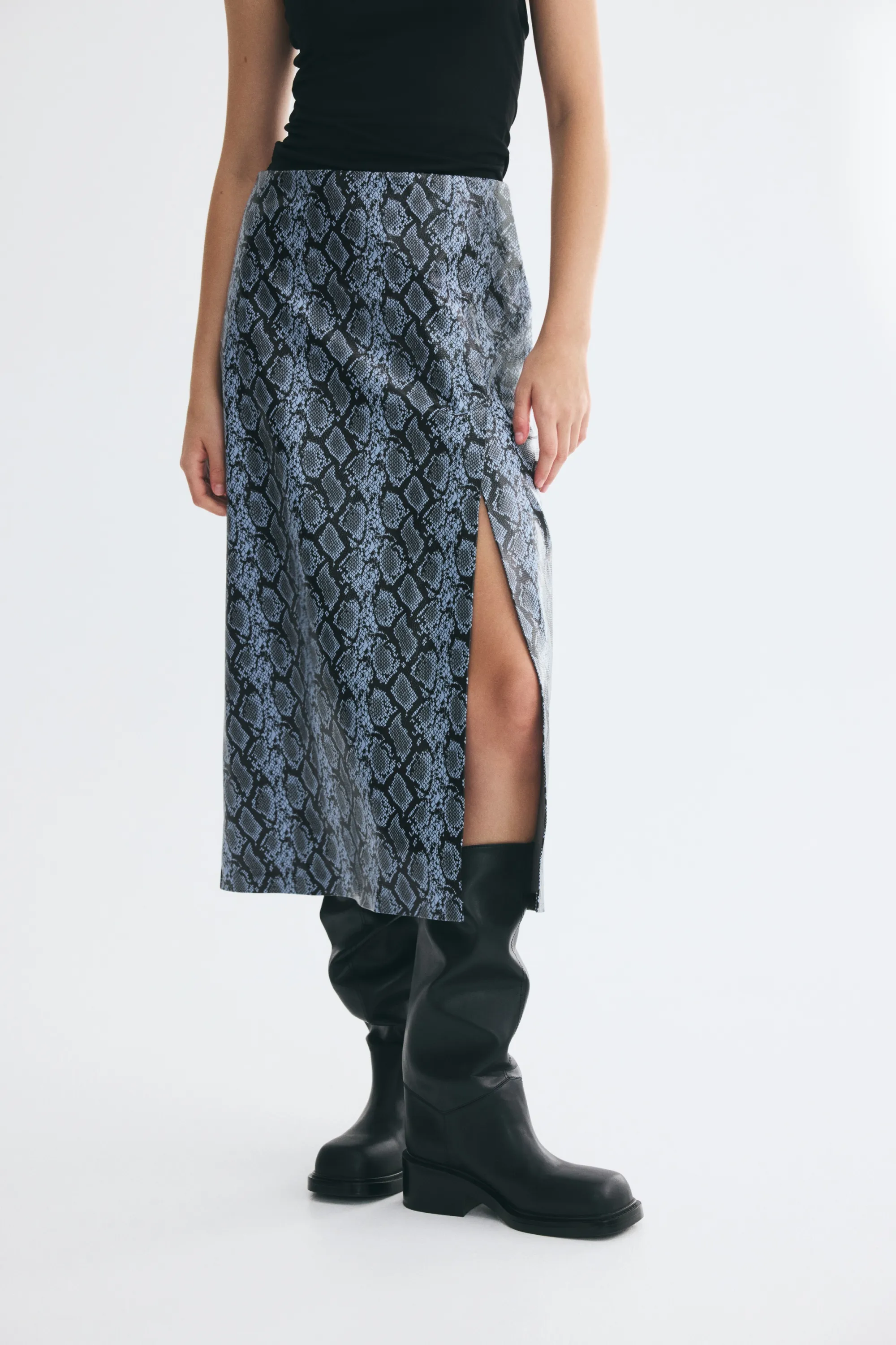 Jupe crayon en tissu enduit - Bleu/motif peau de serpent