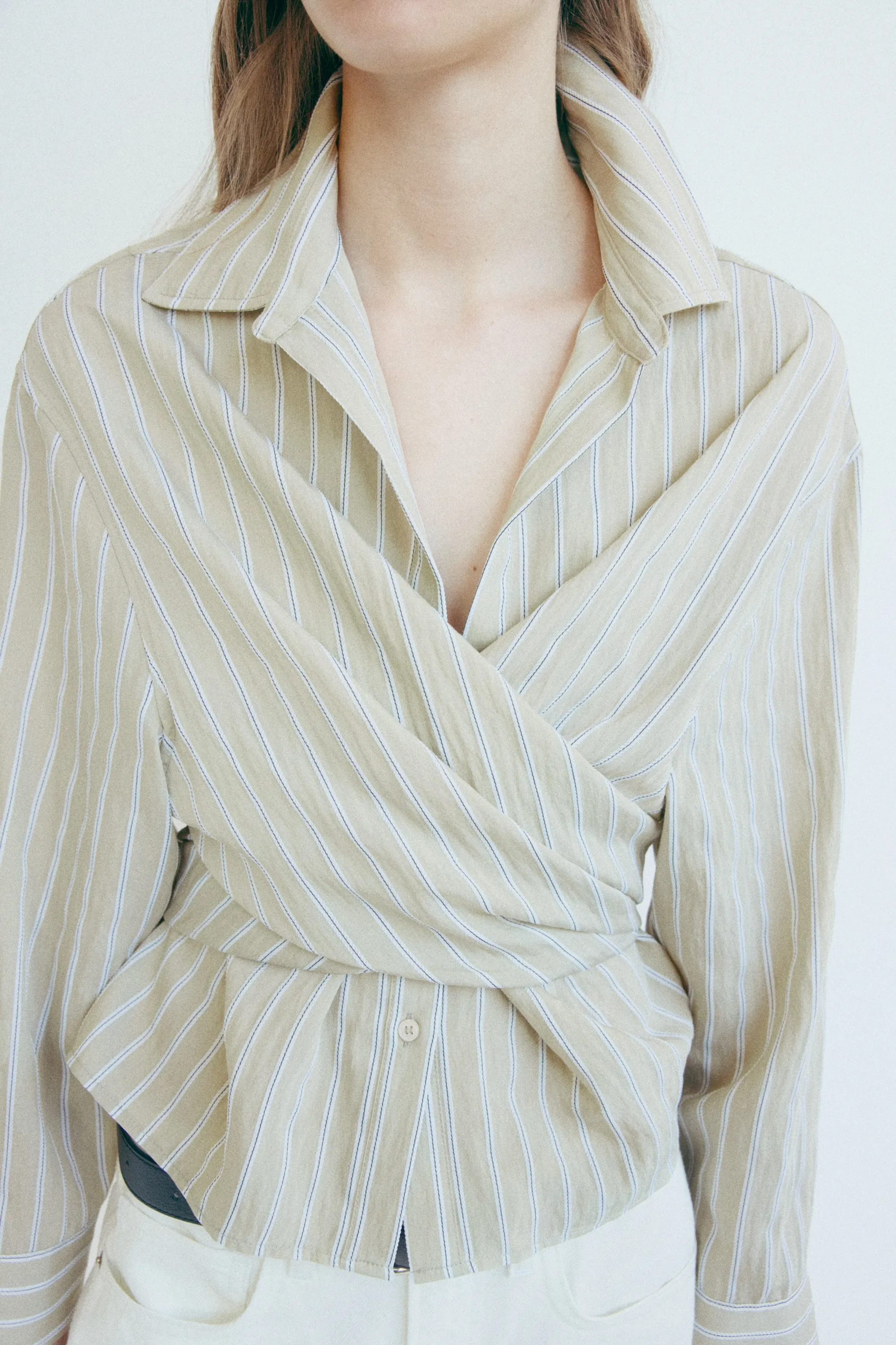 Blouse avec détail à nouer - Beige clair/rayé
