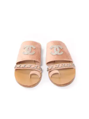 Sandales plates en velours rose, cuir nude et chaîne Prix boutique 1150€ Taille 37.5 — photo 4