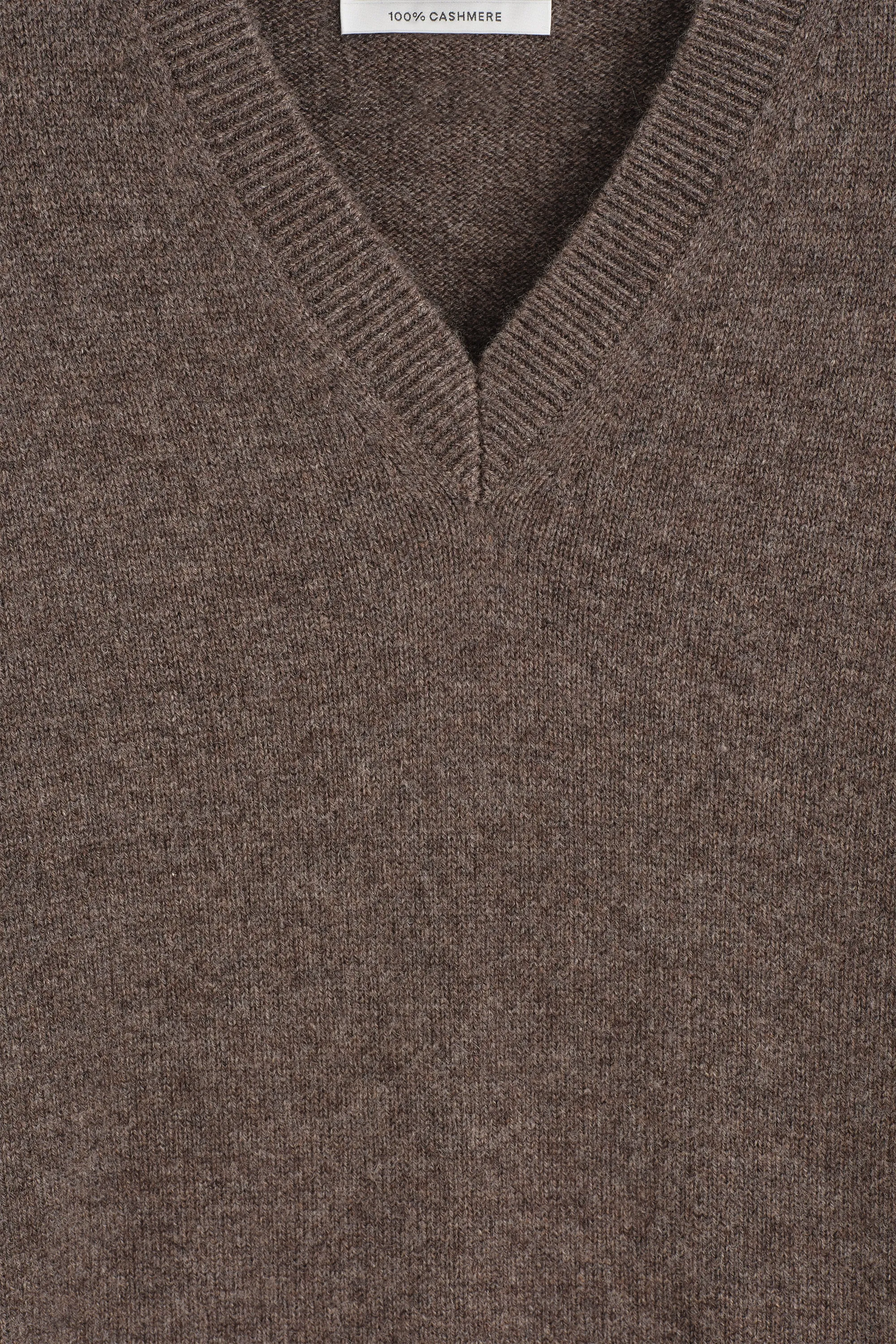 PULL COL EN V EN PUR CACHEMIRE SCULPTÉ - BRUN CHINÉ