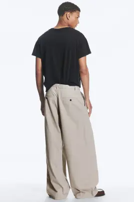 Chino baggy plissé en sergé Otis - Taupe cendré clair — photo 2
