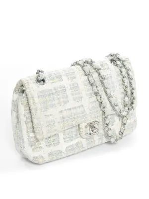 Sac classique timeless à rabat en tweed blanc bleu clair et jaune chaîne bandoulière argent — photo 5