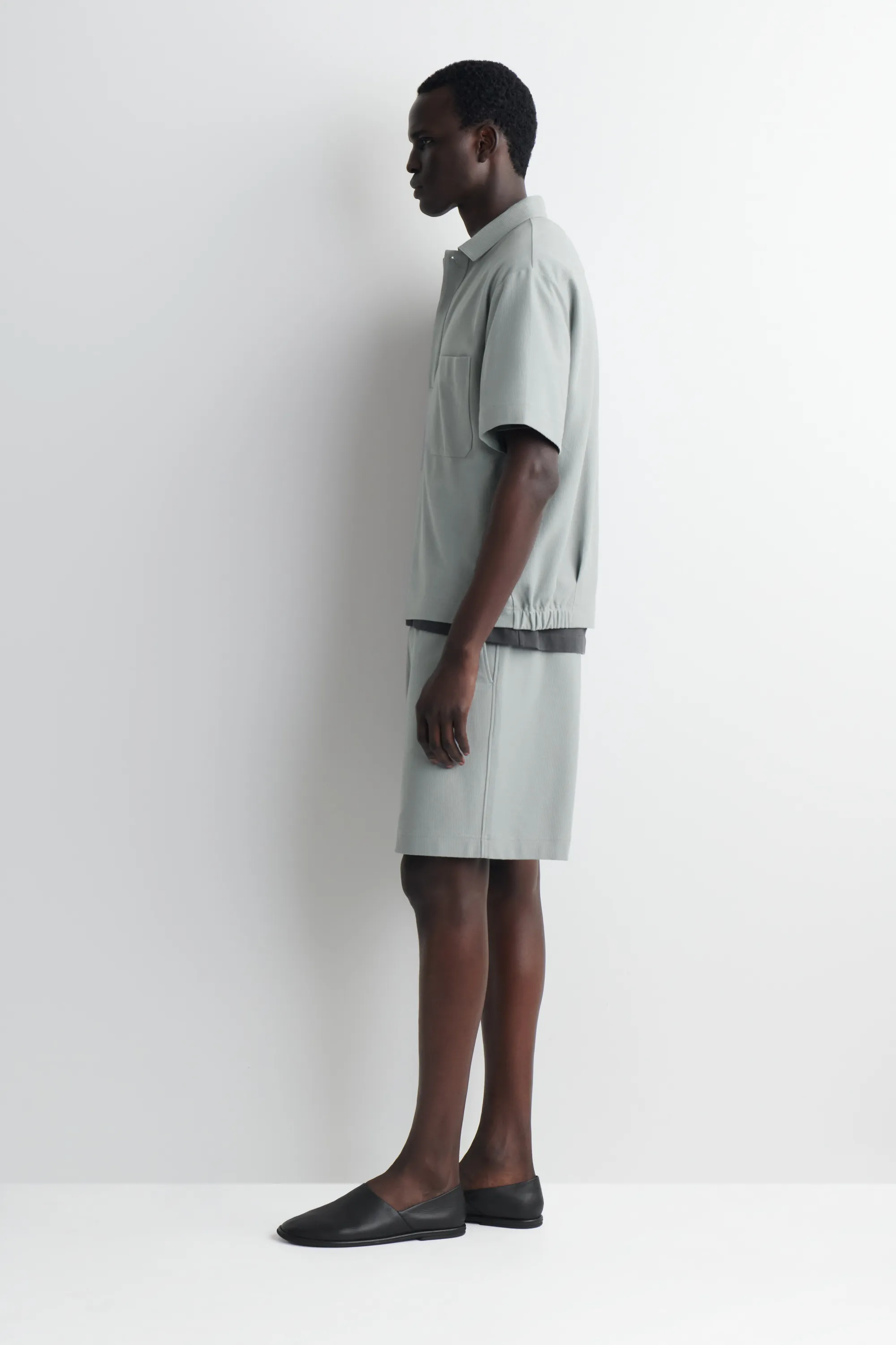SHORT EN COTON PIQUÉ À TAILLE ÉLASTIQUÉE - GRIS