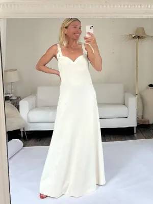 Robe longue décolleté coeur à large bretelle en coton blanc crème Prix boutique 2200€ Taille 40 — photo 2