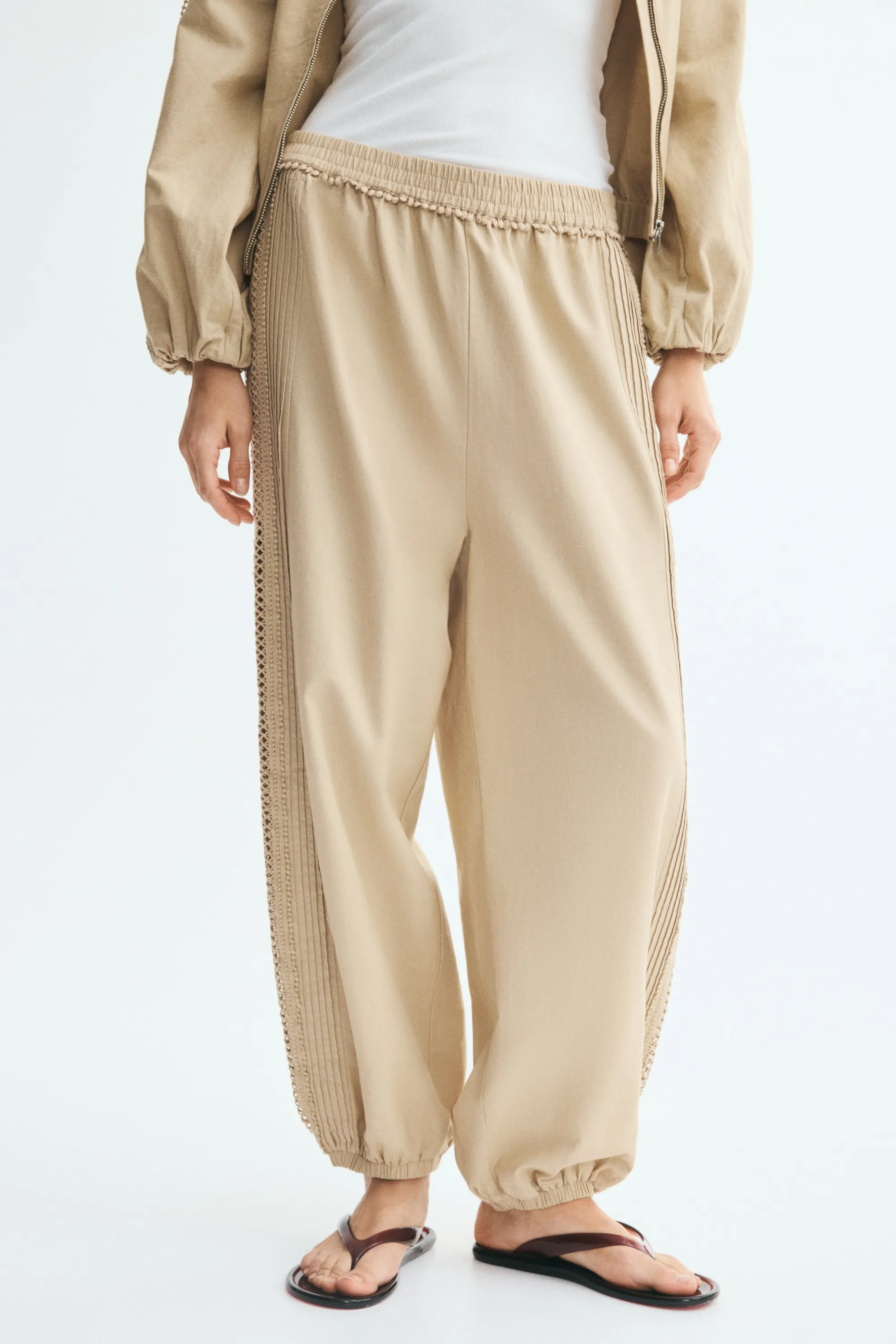 Pantalon en lin mélangé avec dentelle - Beige clair