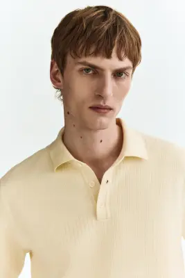 Polo Regular Fit en maille texturée - Jaune clair — photo 2