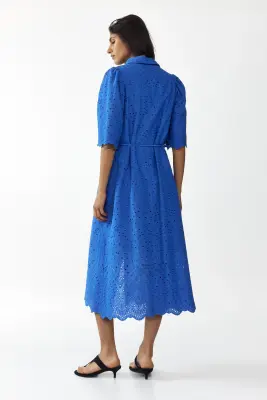 Robe chemise en coton avec broderie anglaise - Bleu vif — photo 2