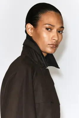 MANTEAU DE CAMPAGNE EN COTON BORDÉ DE CUIR - BRUN — photo 3
