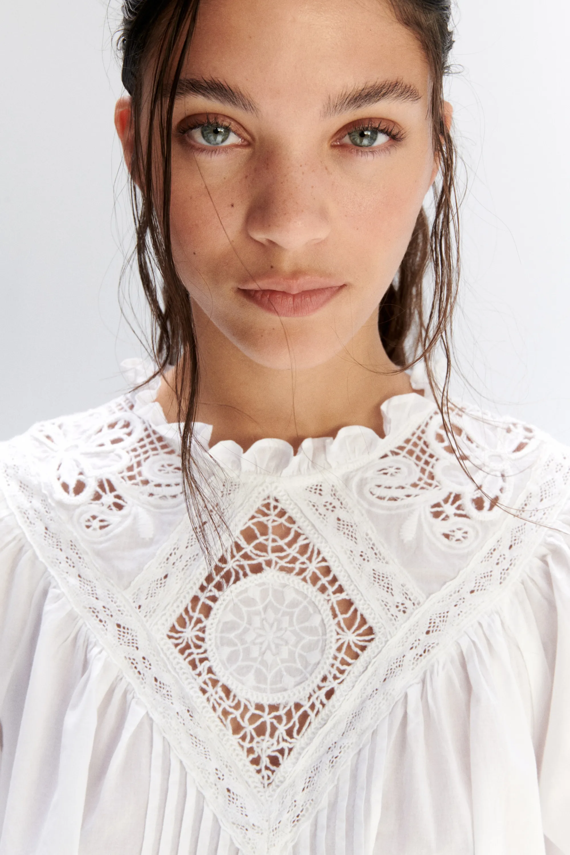 Blouse en coton avec broderies - Blanc