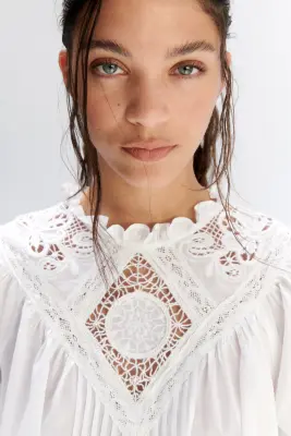 Blouse en coton avec broderies - Blanc — photo 1
