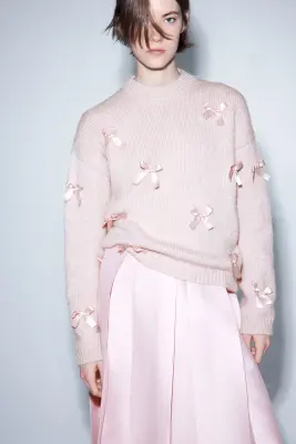 Pull avec nœuds appliqués - Rose clair — photo 2