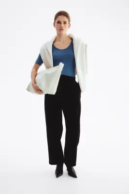 Top en coton pima avec encolure dégagée - Bleu — photo 1