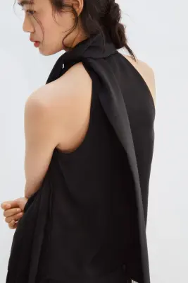 Top à écharpe en satin - Noir — photo 2