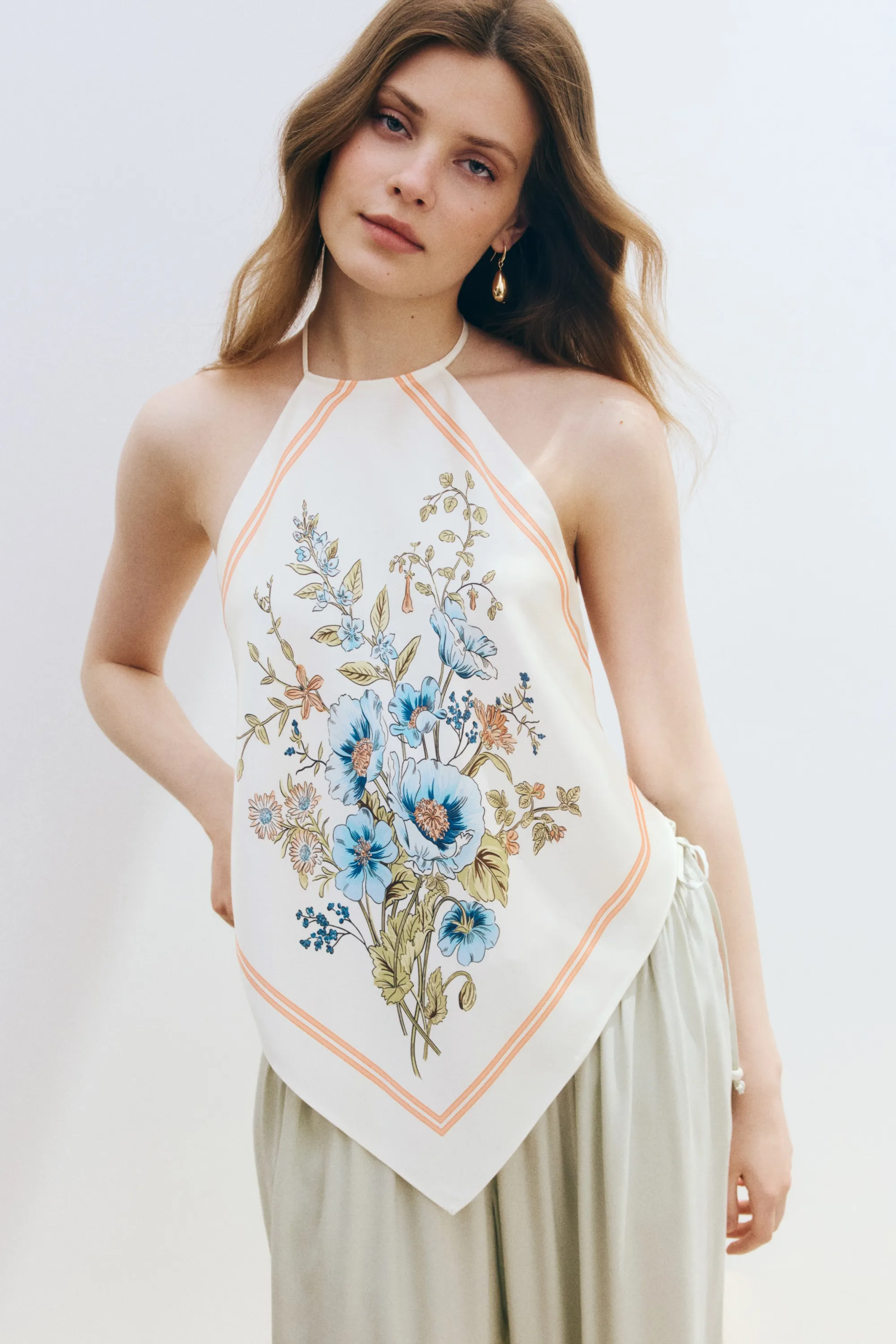 Top asymétrique en satin avec dos nu - Crème/fleuri
