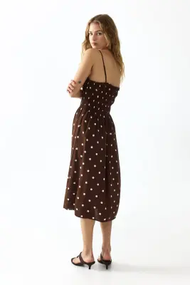 Robe smockée à bretelles fines - Marron foncé/pois