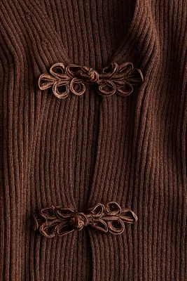 Top en maille côtelée avec boutons noués - Marron — photo 4