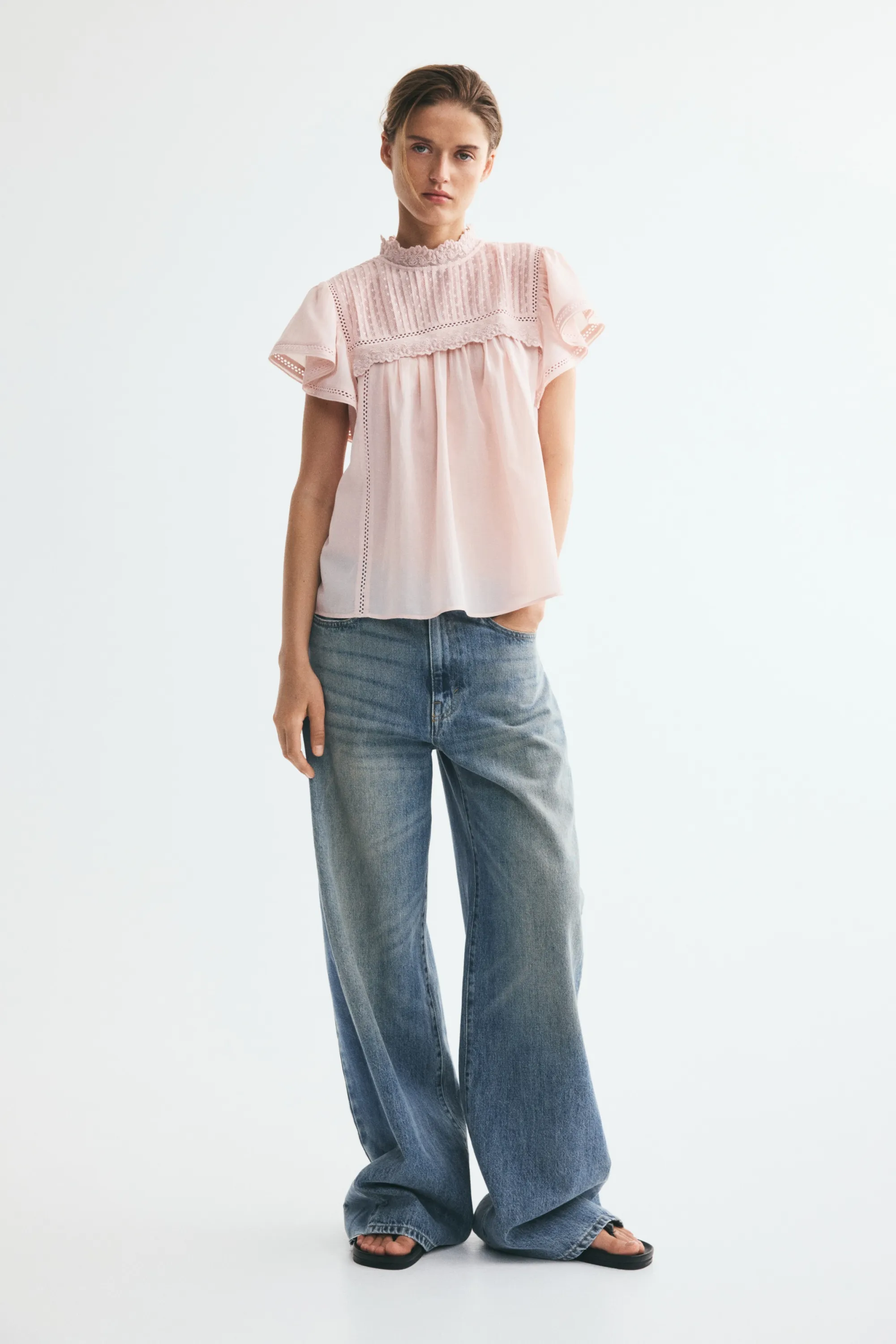 Blouse à manches volantées avec dentelle - Rose clair