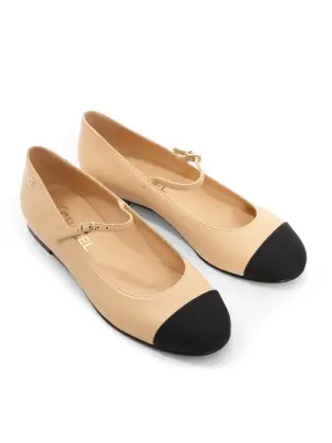 Ballerines plates en cuir beige rosé bout noir boucle cristal Prix boutique 1200€ Taille 38C — photo 3
