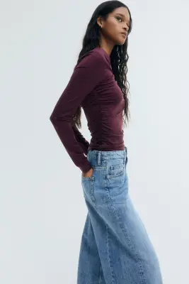 Top asymétrique à effet drapé - Rouge prune — photo 3