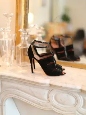 Sandales à talon en suède et python noir Px boutique 1100€ Taille 40 — photo 2