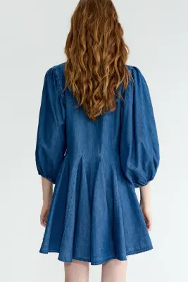 Robe à manches bouffantes avec jupe évasée - Bleu denim — photo 4