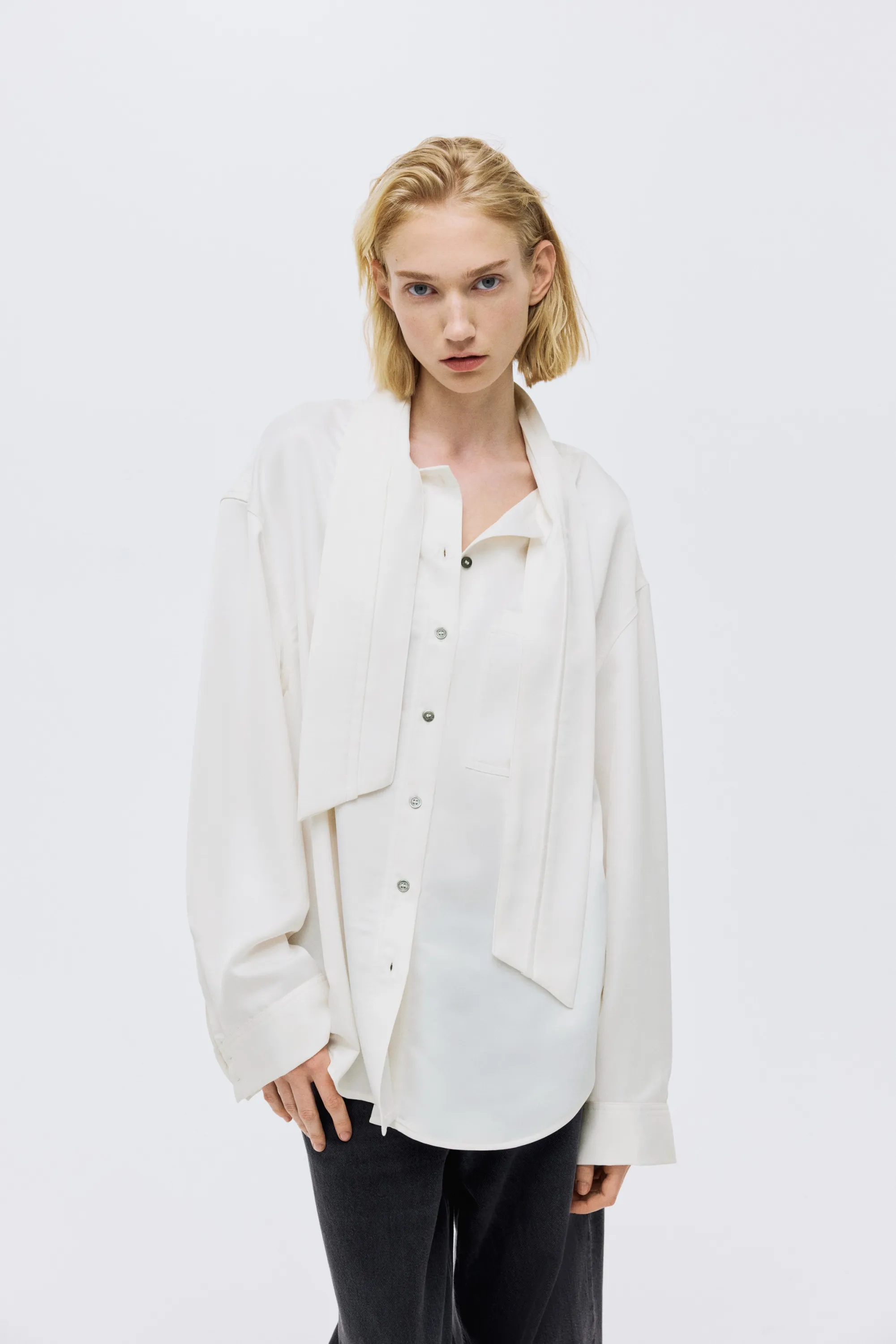 Blouse avec col lavallière - Blanc