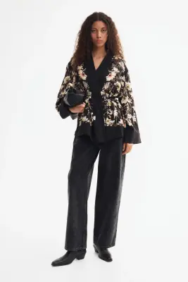 Veste en twill avec ceinture à nouer - Noir/fleuri — photo 2