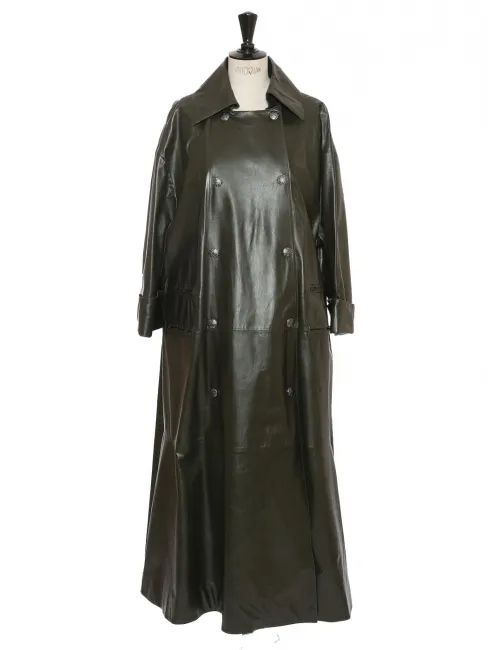 Manteau long évasé en cuir d'agneau vert foncé doublure soie et boutons bijoux argent Prix boutique 34000€ Taille 40