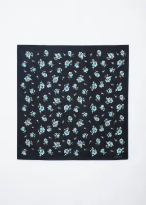 Foulard en soie florale - Noir/Motif floral bleu — photo 1