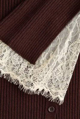 Gilet en maille côtelée avec dentelle - Brun rouille — photo 3