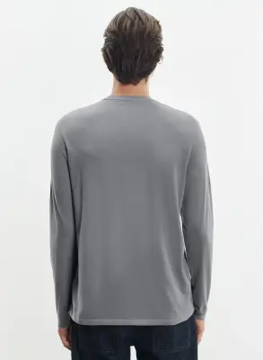 T-shirt en coton organique et élasthanne — photo 2