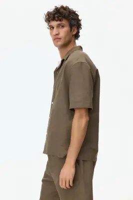 Chemise Relaxed Fit en lin mélangé avec col cubain - Vert kaki foncé — photo 4
