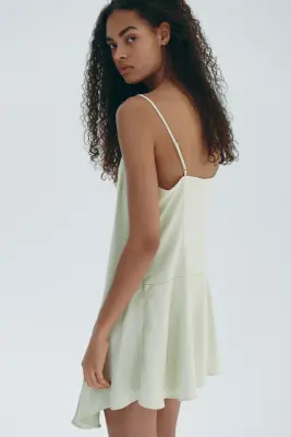 Robe à bretelles fines en satin - Vert pâle — photo 2
