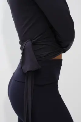 Top de sport croisé en modal - Brume violette — photo 3