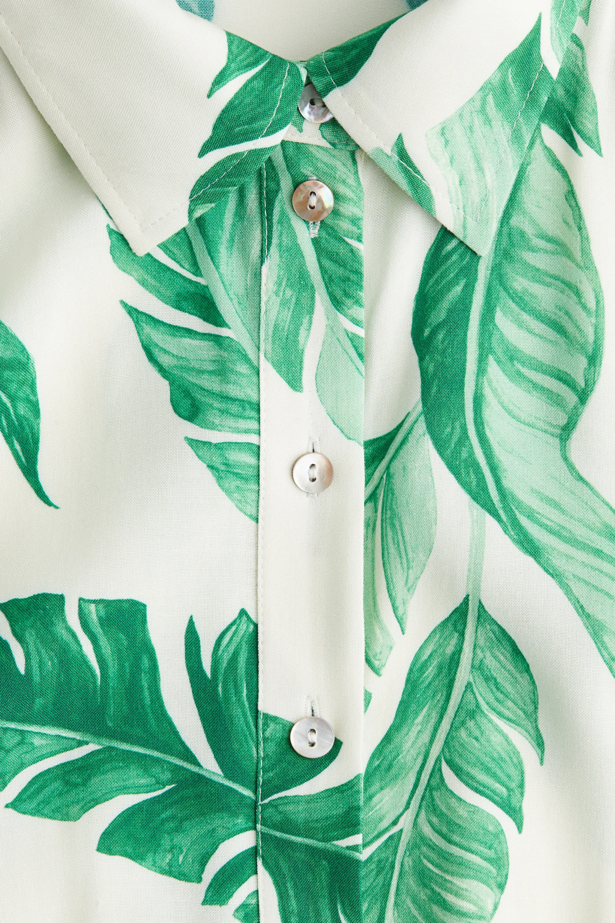 Robe chemise avec ceinture à nouer - Blanc/motif vert