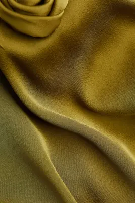 Robe combinaison en satin avec détail à nouer - Olive doré