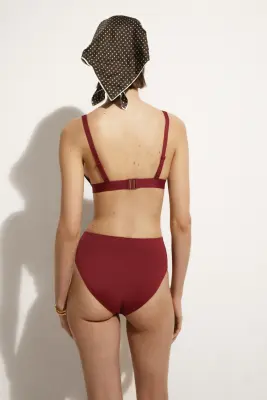 HAUT DE BIKINI EN NÉOPRÈNE À DÉCOLLETÉ EN V - ROUGE PROFOND — photo 2