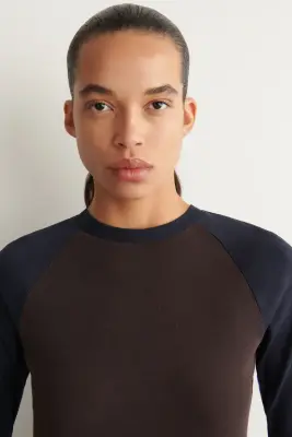 T-SHIRT À MANCHES LONGUES RAGLAN EN COTON - BRUN / BLEU MARINE — photo 3