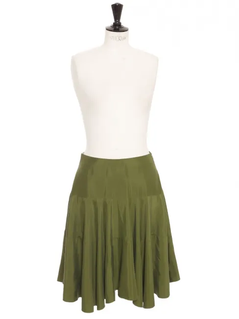 Jupe mi-longue en coton satiné vert olive Prix boutique 990€ Taille M