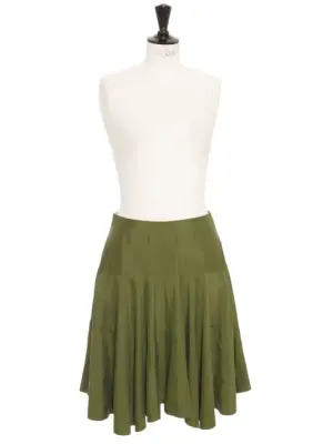Jupe mi-longue en coton satiné vert olive Prix boutique 990€ Taille M