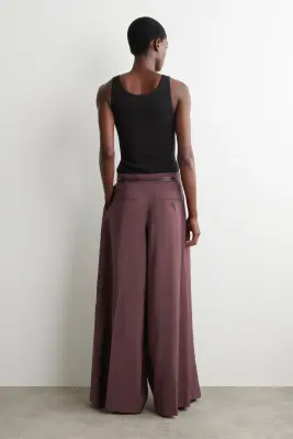 PLEATED MODAL WIDE-LEG TROUSERS - ROUGE PROFOND — photo 4