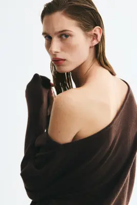 Pull asymétrique en maille fine - Marron foncé — photo 3