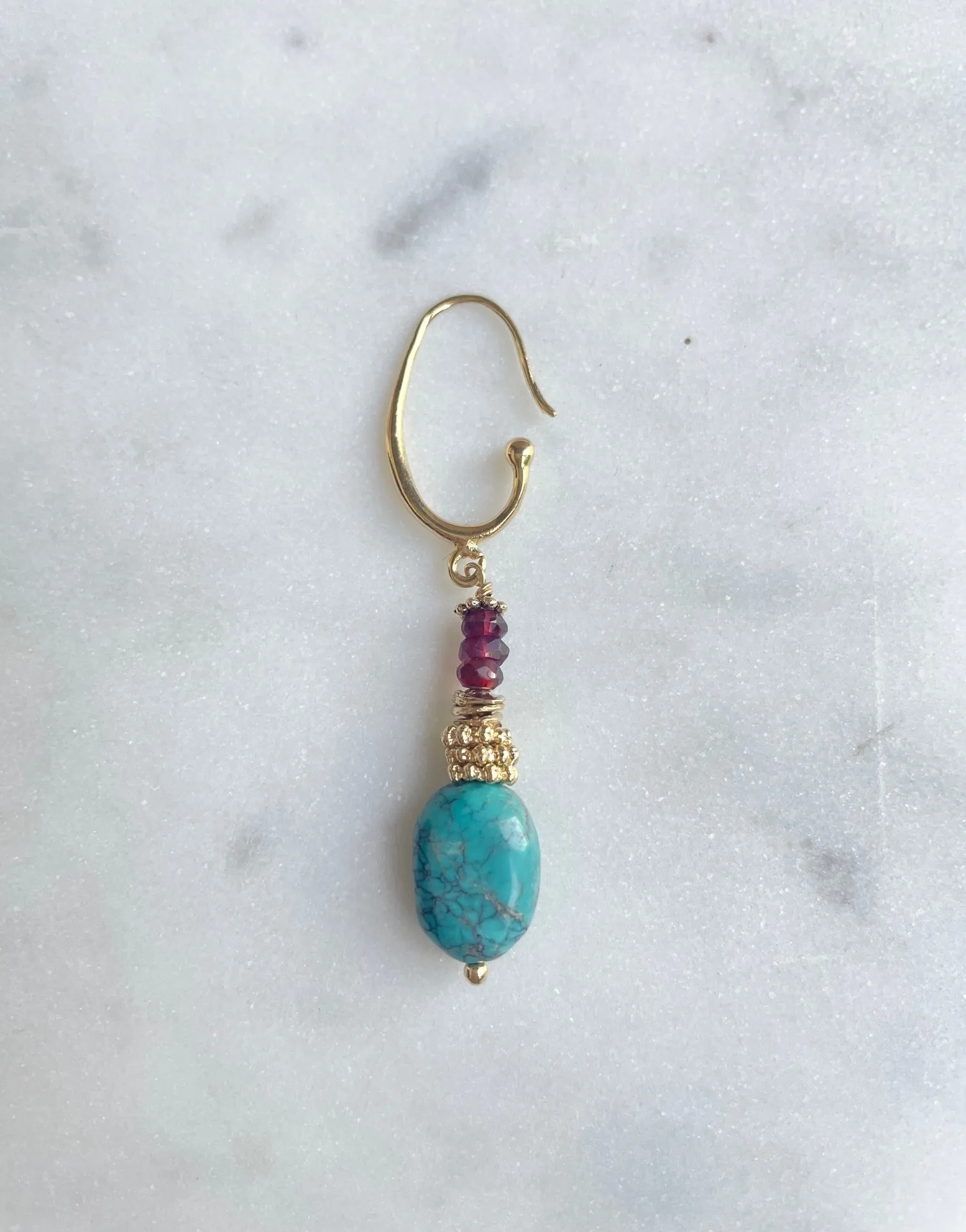 Nouveau ! ROOM SERVICE JEWELRY Boucle d'oreille Mono Créole Turquoise Grenat
