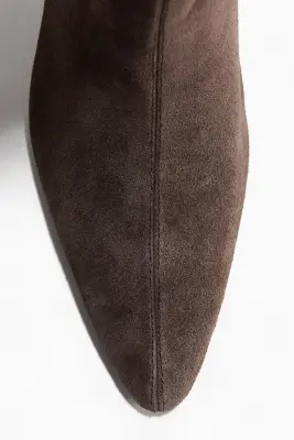 Bottes de hauteur genou en cuir velours fendu - Taupe foncé — photo 4