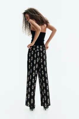 Pantalon large avec taille froncée - Noir/motif — photo 1