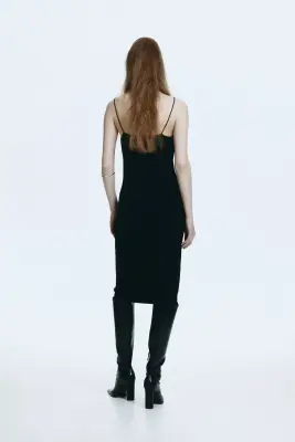 Robe avec dentelle - Noir — photo 2