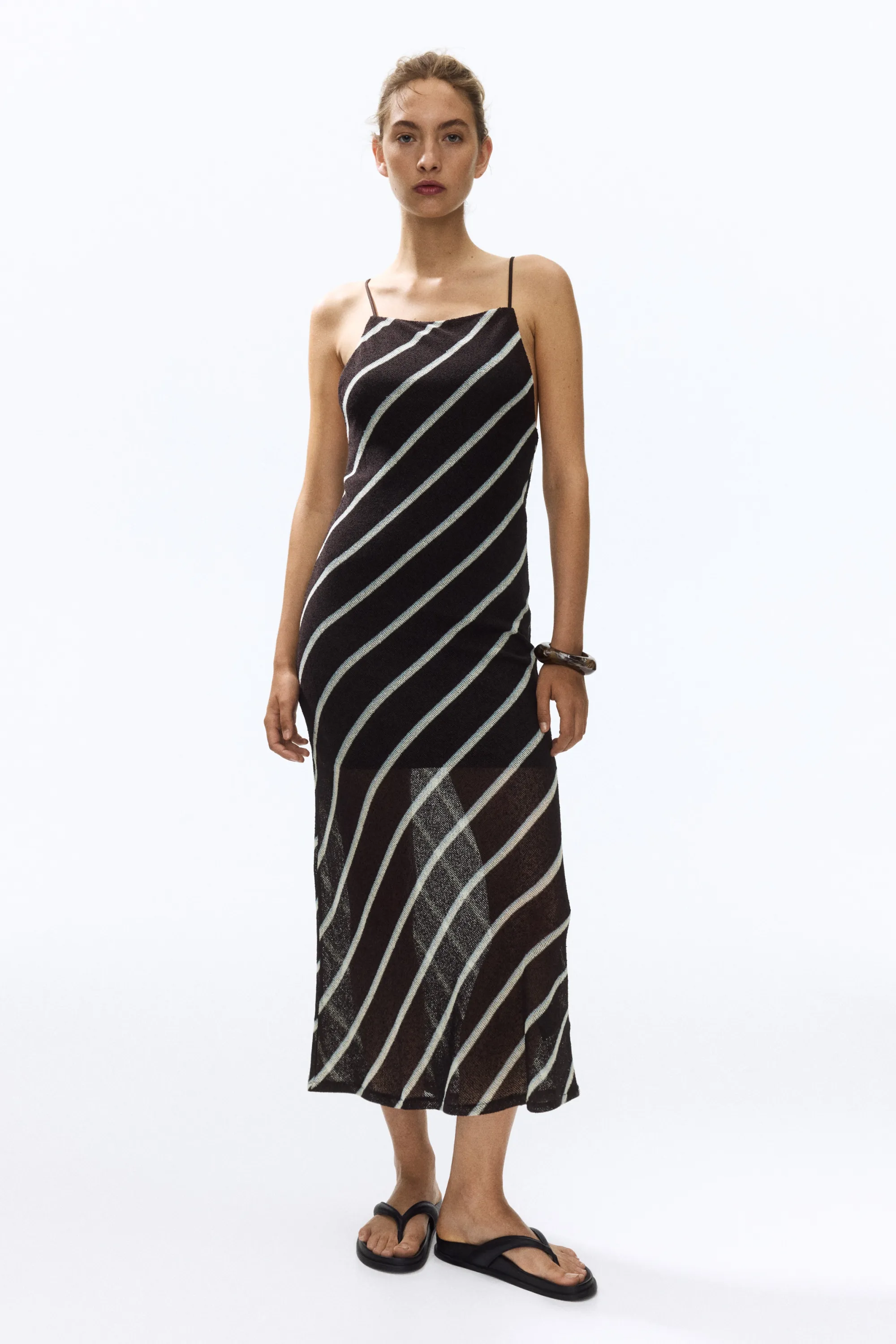 Robe à bretelles fines avec encolure bénitier - Marron foncé/rayé
