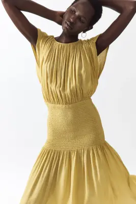 Robe smockée avec cape - Jaune ancien — photo 2