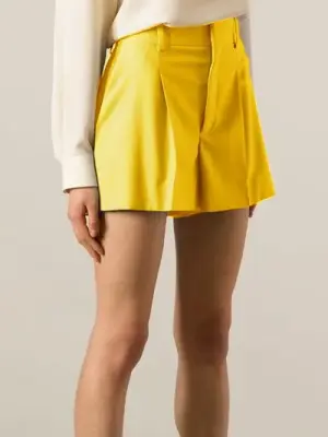 Short taille haute à pinces en crêpe jaune vif Prix boutique 490€ Taille 36 — photo 4
